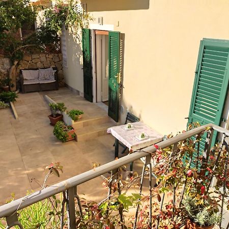 Il Giardino Di Tatiana Rooms & Breakfast Ла-Маддалена Экстерьер фото