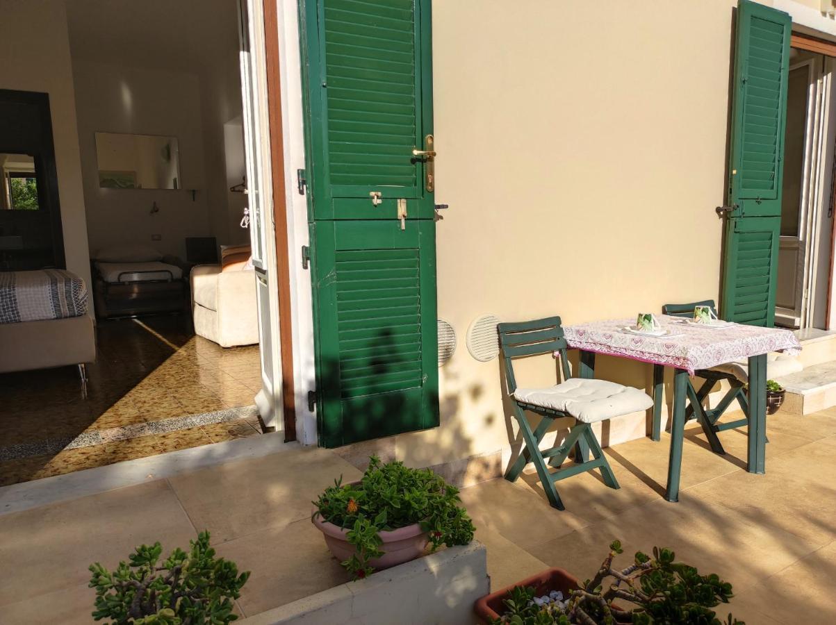 Il Giardino Di Tatiana Rooms & Breakfast Ла-Маддалена Экстерьер фото